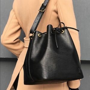 Host Pick🎉 Louis Vuitton Black Noir Petit Noe Bucket Bag